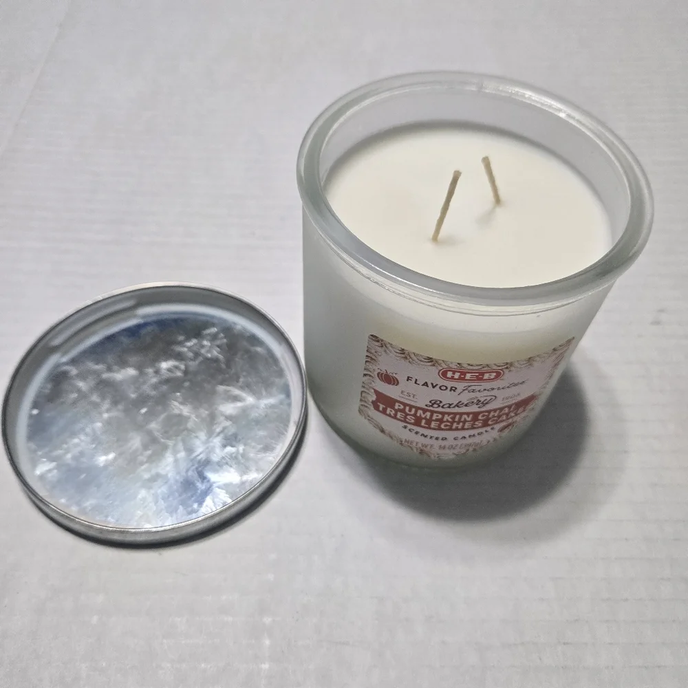 Pumpkin Spice Candle, Pumpkin Chai Tres Leches Cake from heb bakery, double wick